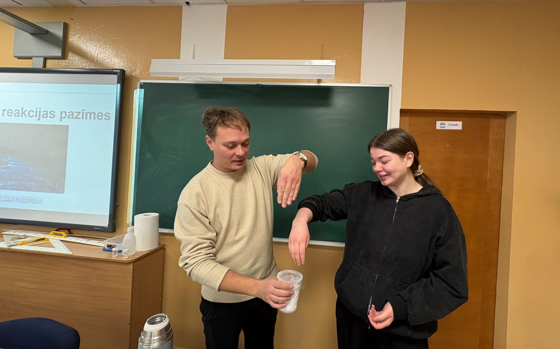 Ķīmiskās reakcijas Laboratorium stilā